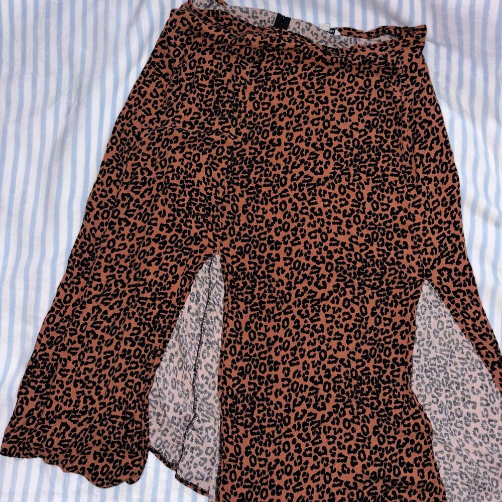 American eagle leopard print double slit skirt